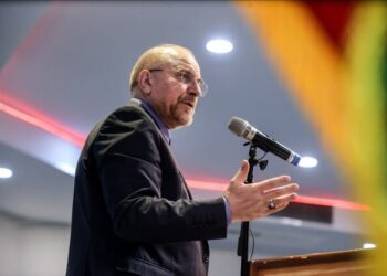 قالیباف: هر کس با صندوق انتخابات قهر کند آب به آسیاب دشمن می‌ریزد