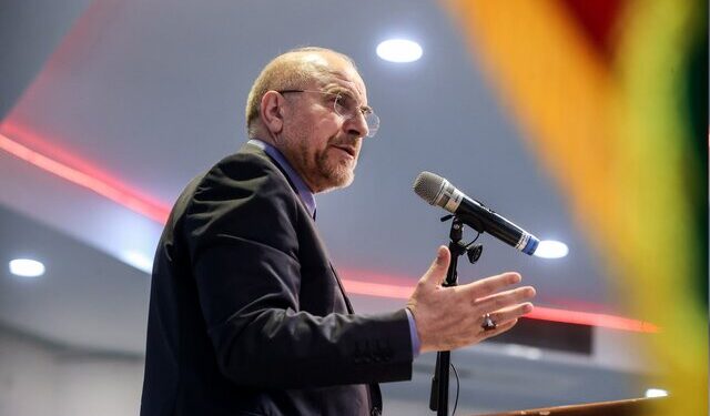 قالیباف: هر کس با صندوق انتخابات قهر کند آب به آسیاب دشمن میریزد