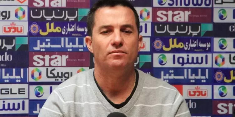 سرمربی تیم فوتبال پرسپولیس گفت: من و یحیی گلمحمدی به هم احترام میگذاریم