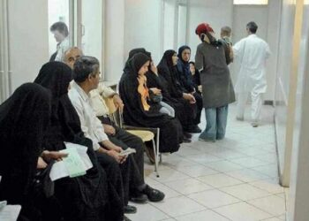 معاینه همزمان چند بیمار در مطب؛ ممنوع / از تذکر شفاهی تا منع دائم طبابت، جریمه خاطیان