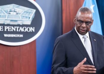 وزیر دفاع آمریکا: ناتو برای یک تغییر بزرگ در کنار اوکراین است