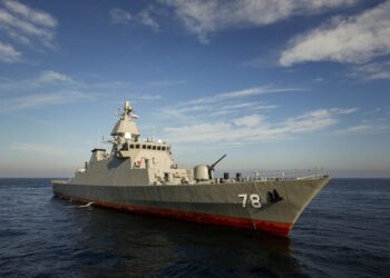 الحاق همزمان دو ناو محافظ به نیروی دریایی سپاه