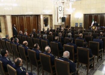 رئیسی در دیدار اعضای شورای‌عالی فرماندهان نیروی هوایی ارتش: مشارکت مردم در  انتخابات پشتوانه‌ای قوی برای نیروی‌های مسلح خواهد بود