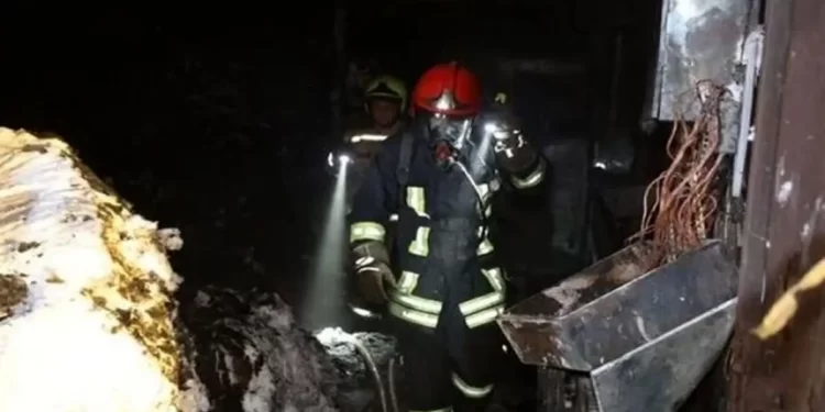 آتشسوزی مهیب انبار کفش و دمپایی در شوش