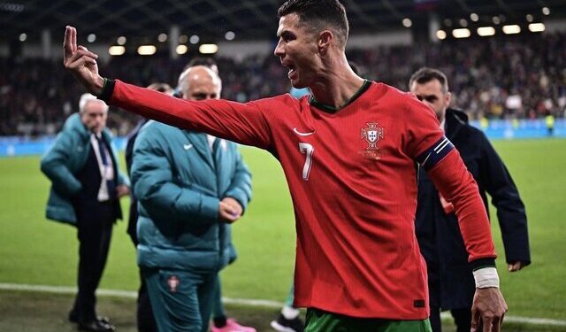 حمله تند کریستیانو رونالدو به داور!