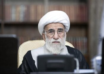 آیت‌الله جنتی: کارگران در صف مقدم دفاع از عزت ملی هستند