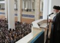 حضرت آیتالله خامنهای در خطبههای نماز عید فطر که صبح امروز با حضور هزاران نفر از مردم مؤمن تهران در مصلای امام خمینی (ره) برگزار شد، فرمودند: رژیم خبیث اشتباه کرد و باید تنبیه شود و تنبیه خواهد شد.