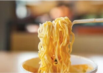 به بچه ها نودل ندهید!