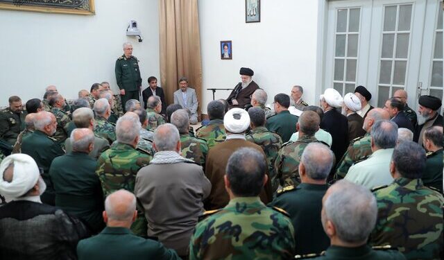 فرمانده کل قوا با قدردانی از عملکرد نیروهای مسلح در حوادث اخیر: نوآوری در تسلیحات، شیوهها و شناخت روشهای دشمن همواره در دستور کار باشد