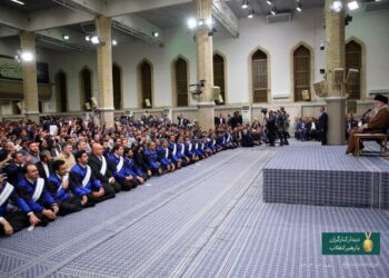 گزیده بیانات رهبر انقلاب در دیدار کارگران سراسر کشور: تحریم‌ها ملت ایران را از پا در نمی‌آورد