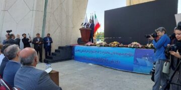 گزارش مراسم رونمایی از پوستر خلیج فارس وزیر فرهنگ: با هیچ‌کس درباره «خلیج فارس» اختلاف نظر نداریم