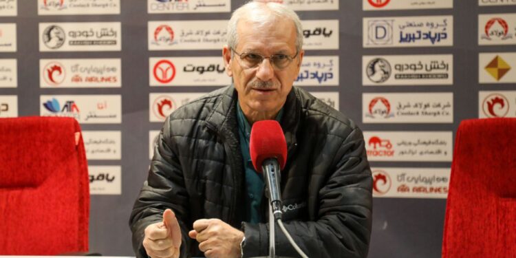 مدیرعامل باشگاه تراکتور عملکرد داور بازی روز گذشته مقابل آلومینیوم اراک را مصداق بارز ضایع شدن حق هواداران تراکتور دانست.