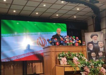 لاریجانی: مشکلات حل شدنی است/ دولت باشگاه یک حزب و یک جناح نیست