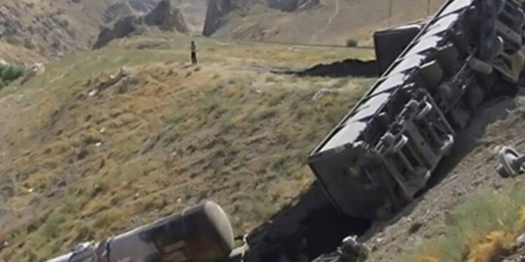 مسدودشدن ریل راهآهن جنوب کشور