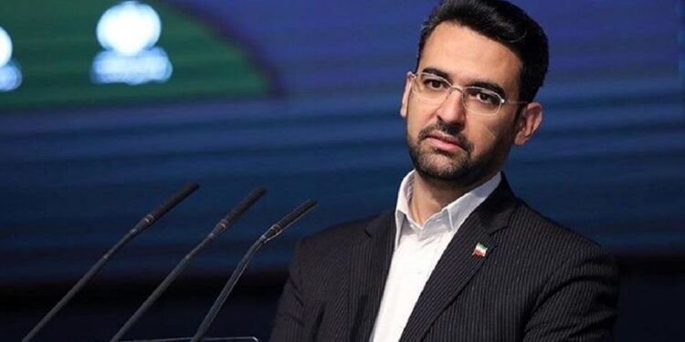 آذری جهرمی: بسازیم، کلنگ نباشیم!