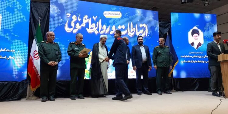 تقدیر فرمانده سپاه خوزستان ازسجادخراسانی مدیر روابط عمومی شرکت فولاد اکسین