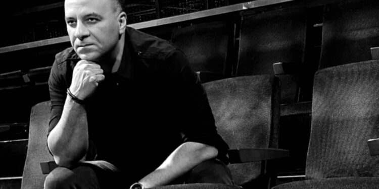 کارگردان تئاتر به سراغ رمان دراکولا می رود .