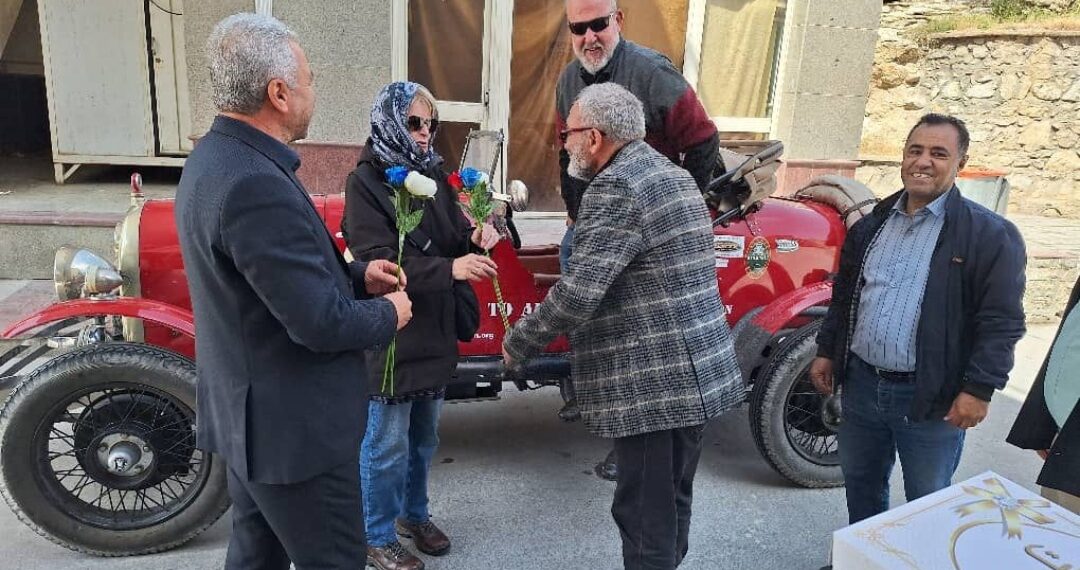 جهانگردان استرالیایی با خودرو 100 ساله به ایران آمدند