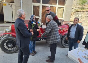 جهانگردان استرالیایی با خودرو 100 ساله به ایران آمدند