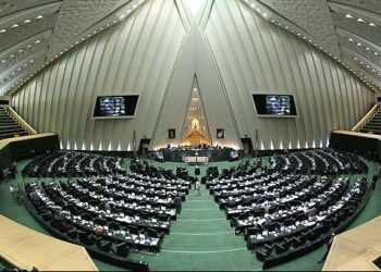 کاهش ساعت کاری کارمندان و کارگران تصویب شد