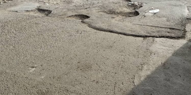 ورودی بلوطک شیخان ایذه سردرگمی برای مردم و شهروندان را کلافه کرده است