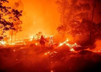 آتش سوزی گسترده در پلدختر لرستان