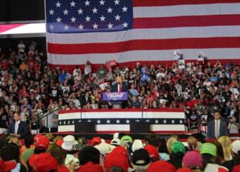 ترامپ: بایدن ما را به‌سمت جنگ جهانیِ سوم می‌بَرَد