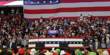 ترامپ: بایدن ما را بهسمت جنگ جهانیِ سوم میبَرَد