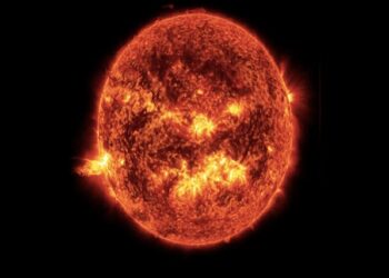 میدان مغناطیسی خورشید در حال جابجایی است