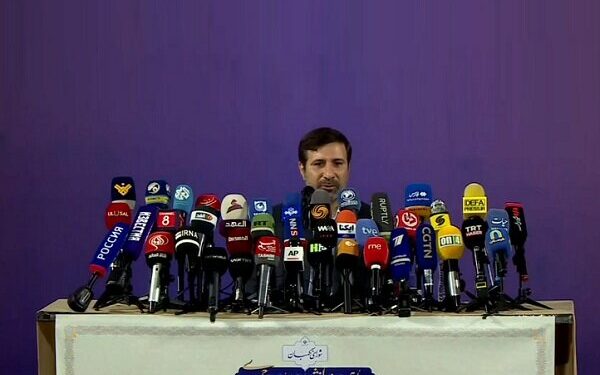 در نشست خبری با حضور رسانههای داخلی و خارجی طحان نظیف: شورای نگهبان آرای مردم را حقالناس و خود را پاسدار آن میداند