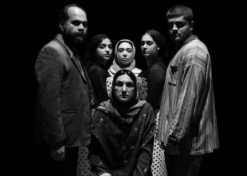 نمایش «نوبت» توسط گروه تئاتر اروند یادگار در پلاتو استاد غریفی خرمشهر به روی صحنه رفت.