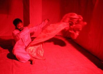 آلبوم عکس از نمایش «اوراد بادهای وحشی سرکش»  عکاس:سمیه مقدمی نیا