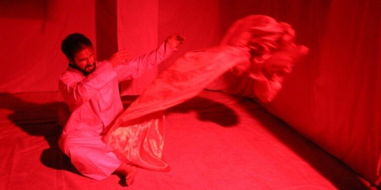 آلبوم عکس از نمایش «اوراد بادهای وحشی سرکش» عکاس:سمیه مقدمی نیا