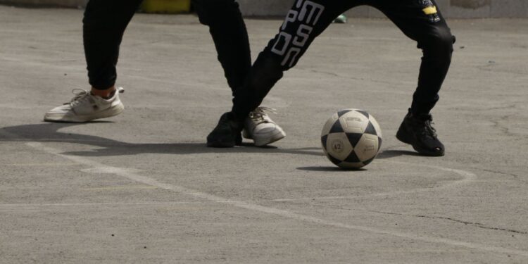 توپ رد شد پا رو بزن!