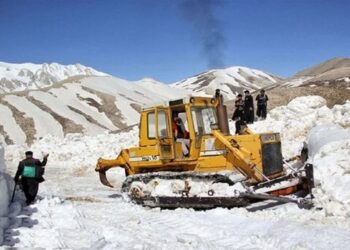 برف‌روبی در اوج گرمای تابستان!