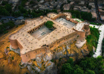 مدیرکل میراث فرهنگی لرستان: شاخصه‌های مورد نیاز برای یونسکو در قلعه فلک‌الافلاک وجود دارد