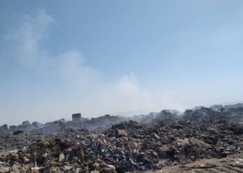 رئیس اداره حفاظت محیط زیست دزفول عنوان کرد ادامه آتش‌سوزی در سایت دفن زباله دزفول پس از ۲۰ روز