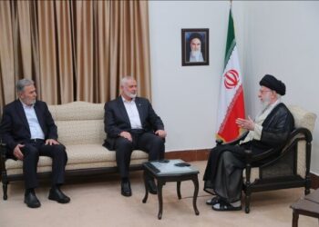 رهبر انقلاب با تسلیت شهادت مجاهد بزرگ آقای اسماعیل هنیه: خونخواهی مهمان عزیزمان را وظیفه خود می‌دانیم/رژیم صهیونیستی زمینه مجازات سخت را برای خود فراهم کرد