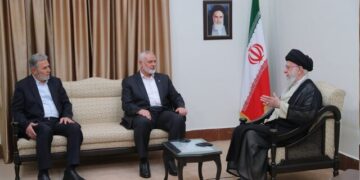 رهبر انقلاب با تسلیت شهادت مجاهد بزرگ آقای اسماعیل هنیه: خونخواهی مهمان عزیزمان را وظیفه خود می‌دانیم/رژیم صهیونیستی زمینه مجازات سخت را برای خود فراهم کرد