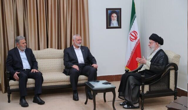 رهبر انقلاب با تسلیت شهادت مجاهد بزرگ آقای اسماعیل هنیه: خونخواهی مهمان عزیزمان را وظیفه خود می‌دانیم/رژیم صهیونیستی زمینه مجازات سخت را برای خود فراهم کرد