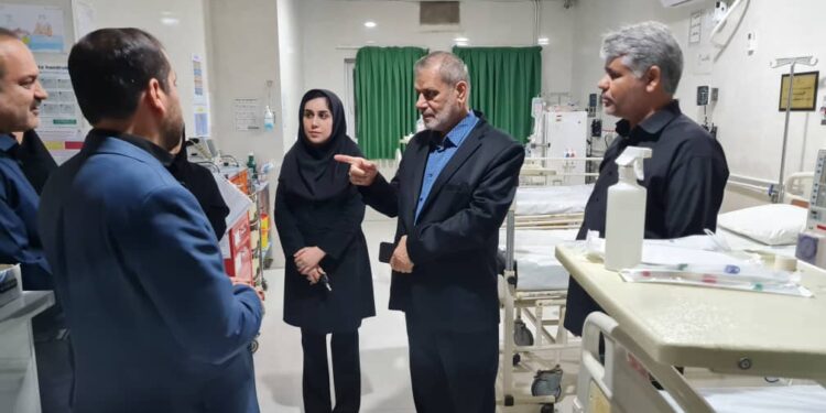 بازدید دکتر امیر حیات‌ مقدم از بیمارستان شهدای شهرستان هندیجان