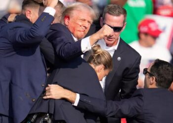 تیراندازی به دونالد ترامپ در یک مراسم انتخاباتی؛ رئیس جمهور سابق آمریکا مجروح شد