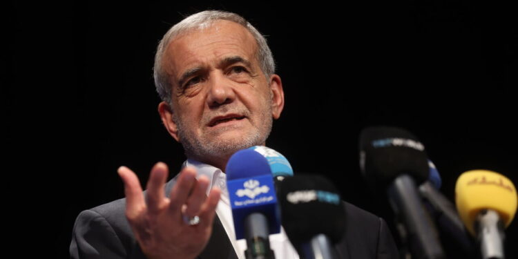 پزشکیان: 10 هزار ساعت روی پرونده افراد کار کردیم و شده این افرادی که اینجا نشستند