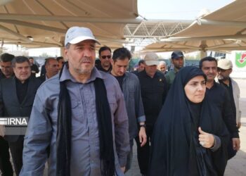 وزیر راه و شهرسازی: بیش از ۵۰ درصد تردد زوار اربعین از مرز مهران انجام شده است