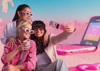 عرضه گوشی باربی‌نشان با «بازی مار»؛ سازندگان این موبایل غیرهوشمند می‌گویند سم‌زدایی دیجیتالی می‌کند