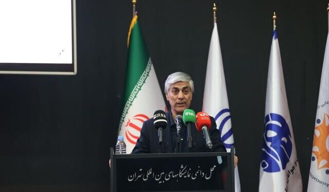 وزیر ورزش آزاد شدن پولهای بلوکه شده ایران در فیفا را خواستار شد
