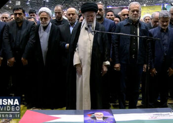 مراسم وداع با شهید هنیه در تهران رهبر انقلاب اسلامی بر پیکر شهید اسماعیل هنیه نماز خواندند