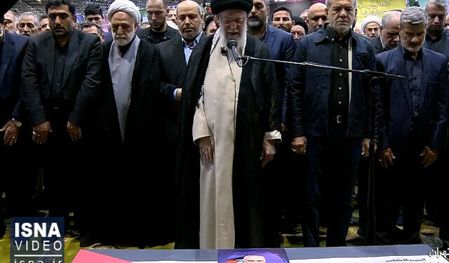 مراسم وداع با شهید هنیه در تهران رهبر انقلاب اسلامی بر پیکر شهید اسماعیل هنیه نماز خواندند