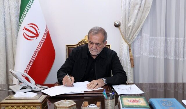 رئیسجمهوری مجوز جذب ۷۰ هزار معلم بازنشسته را صادر کرد