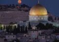 درخشش ماه بر فراز بیت المقدس